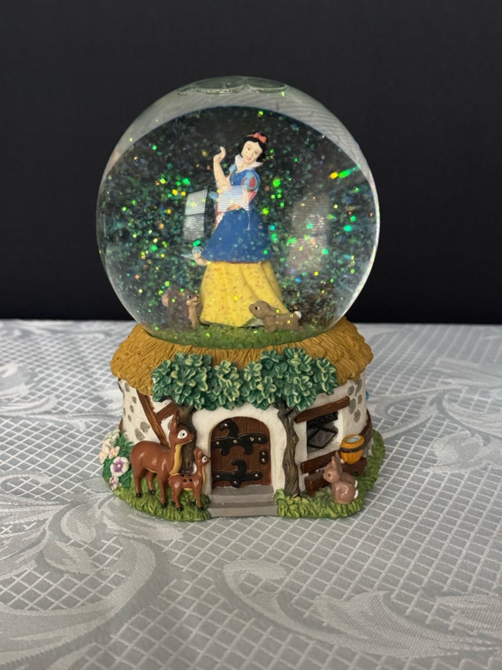 Vintage Disney Snow White Musical Snow Globe • Enesco Wind‑Up